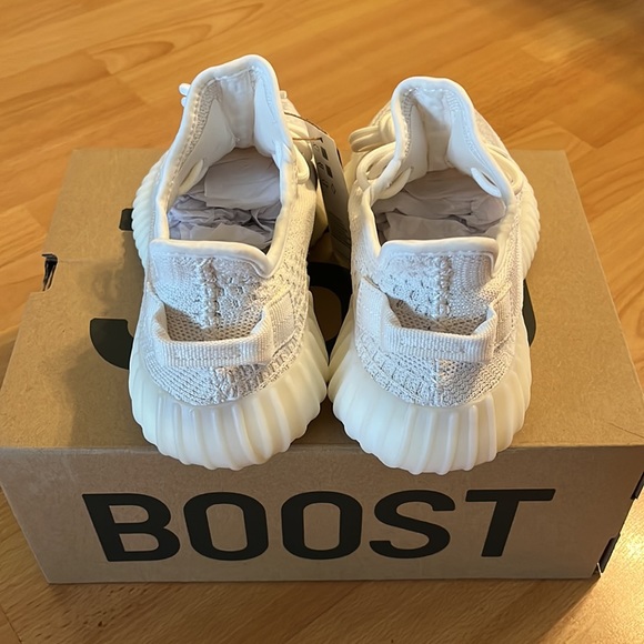 Adidas Yeezy Boost 350 V2 “Bone” HQ6316 - Picture 5 of 13